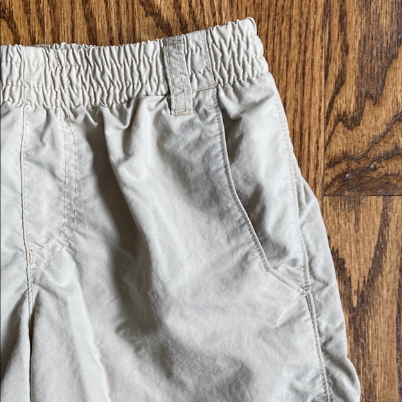 Tan Columbia PFG Omni-shade boys shorts size small (6). Ships quickly - Picture 6 of 11